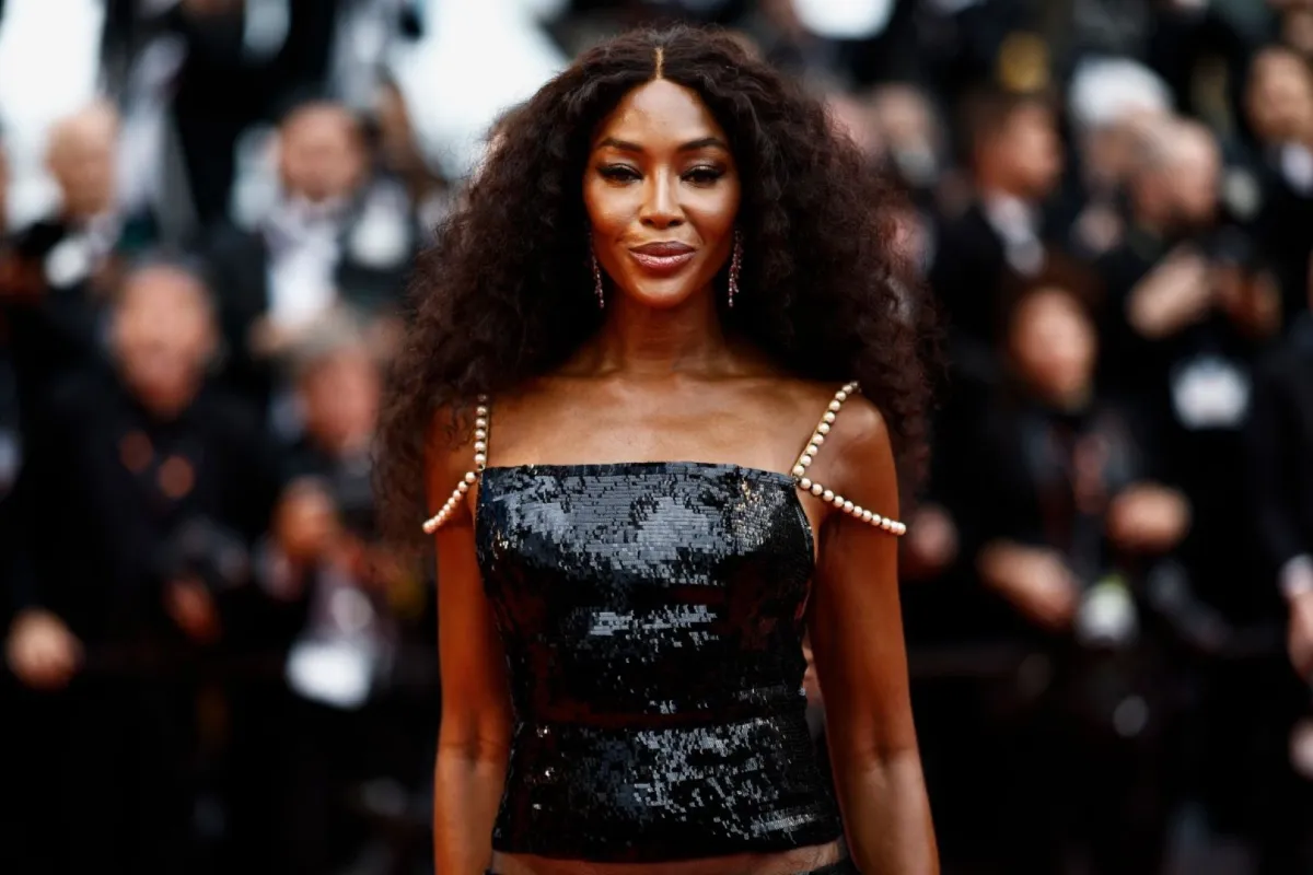 ناعومي كامبل في الدورة الـ77 لمهرجان كان السينمائي في مدينة كان جنوب فرنسا (Naomi Campbell at the 77th edition of the Cannes Film Festival in Cannes, southern France). مصدر الصورة: Sameer Al-Doumy / AFP