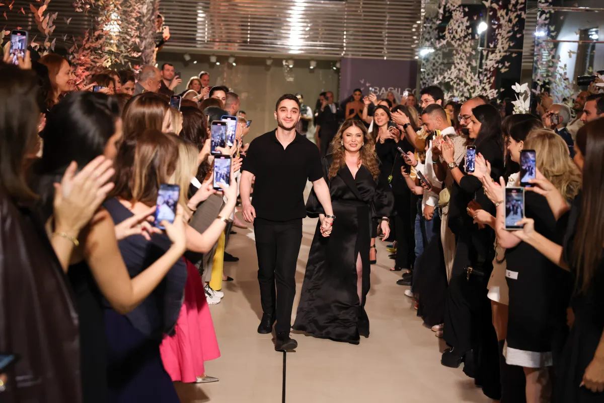 المصمم اللبناني جاد سودا ووالدته دينيز -الصورة من مكتب العلاقات العامة 