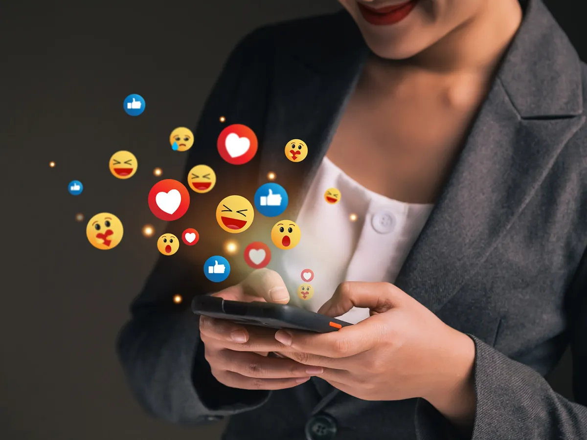 تشكِّل التكنولوجيا الرقمية ووسائل التواصل الاجتماعي جزءاً لا يتجزأ من حياتنا اليومية