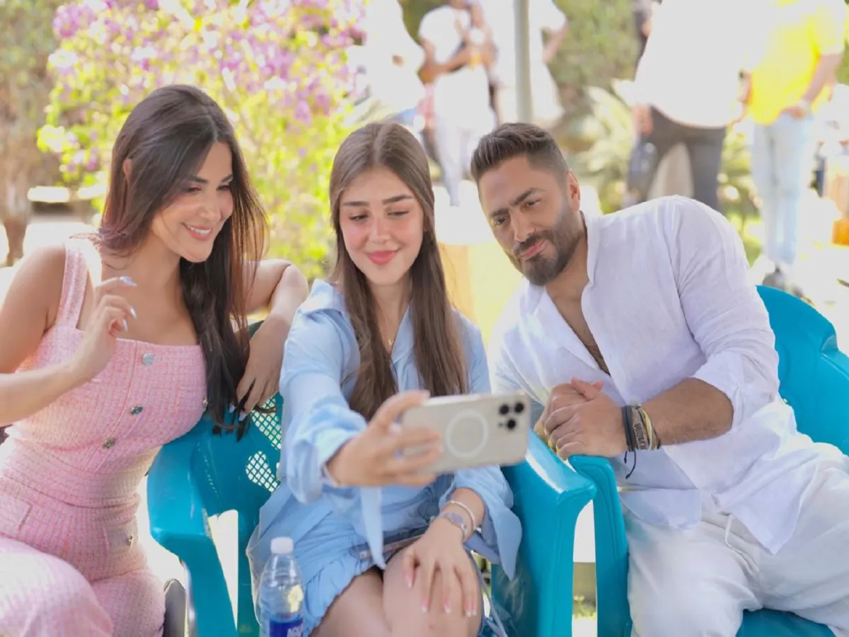 رانيا منصور وابنتها توانا مع تامر حسني- الصورة مرسلة من رانيا منصور