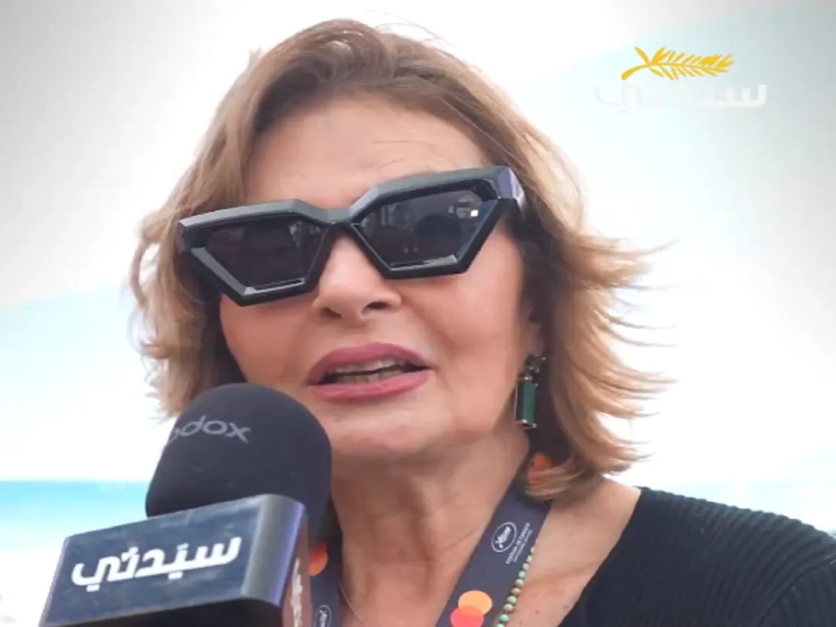 الفنانة يسرا