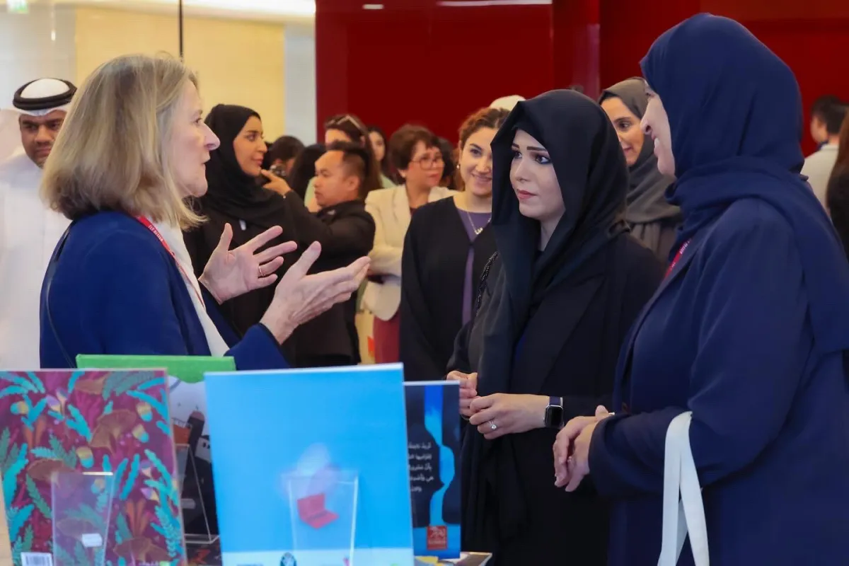 الشيخة لطيفة بنت محمد أثناء حضورها فعاليات المؤتمر الأول لمشروع القراءة للمتعة. الصورة من الحساب الرسمي للشيخة لطيفة على منصة x