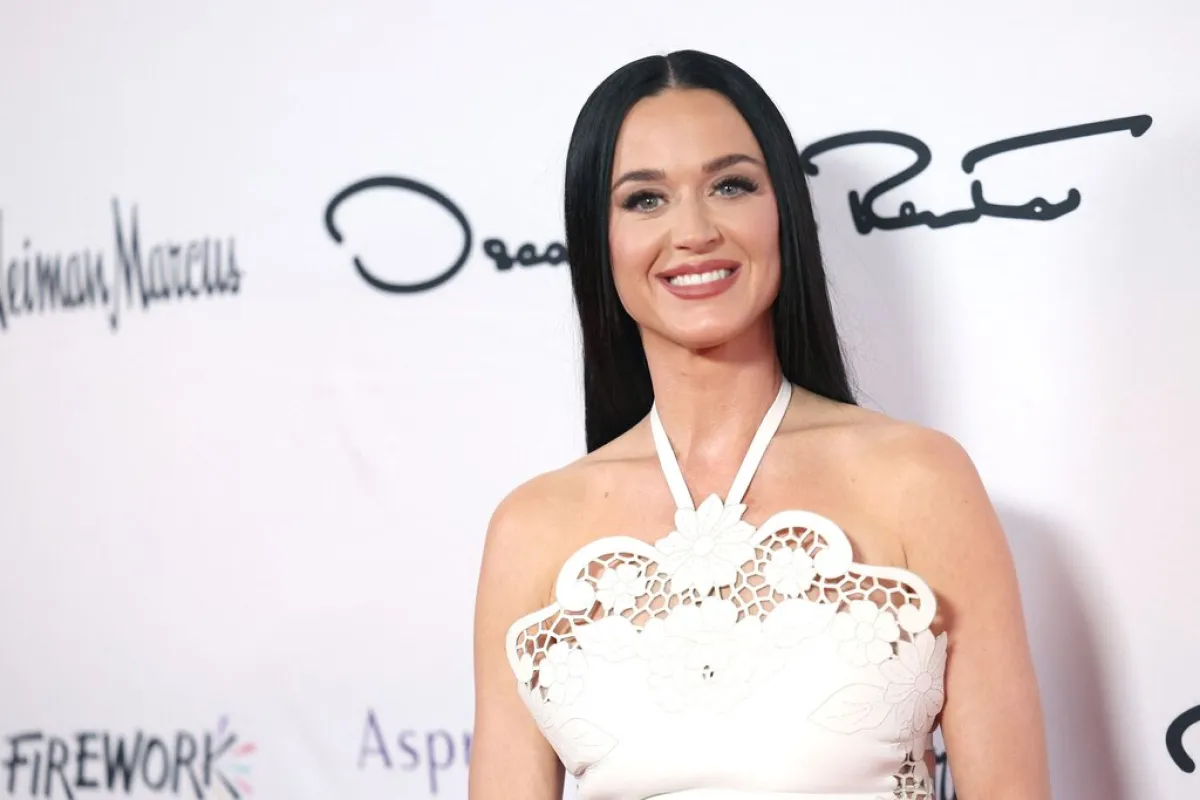 كاتي بيري Katy Perry في بيفلري هيلز (مصدر الصورة: Monica Schipper / GETTY IMAGES NORTH AMERICA / Getty Images via AFP)