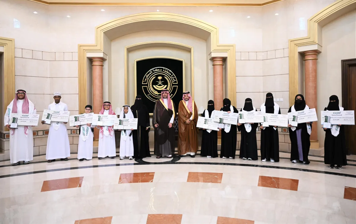 محافظ جدة يكرم طلاب تعليم جدة الفائزين بجوائز مسابقة "منافس"