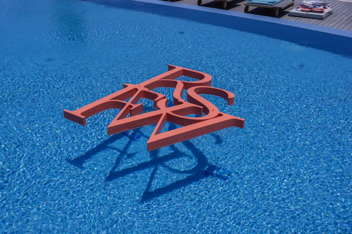 شعار أسبوع البحر الأحمر للأزياء - الصورة من هيئة الأزياء