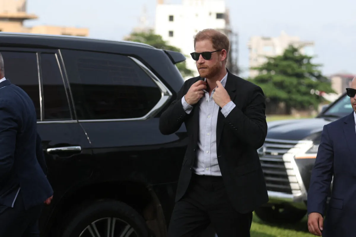 الأمير هاري Prince Harry في نيجيريا (مصدر الصورة: Kola Sulaimon / AFP)