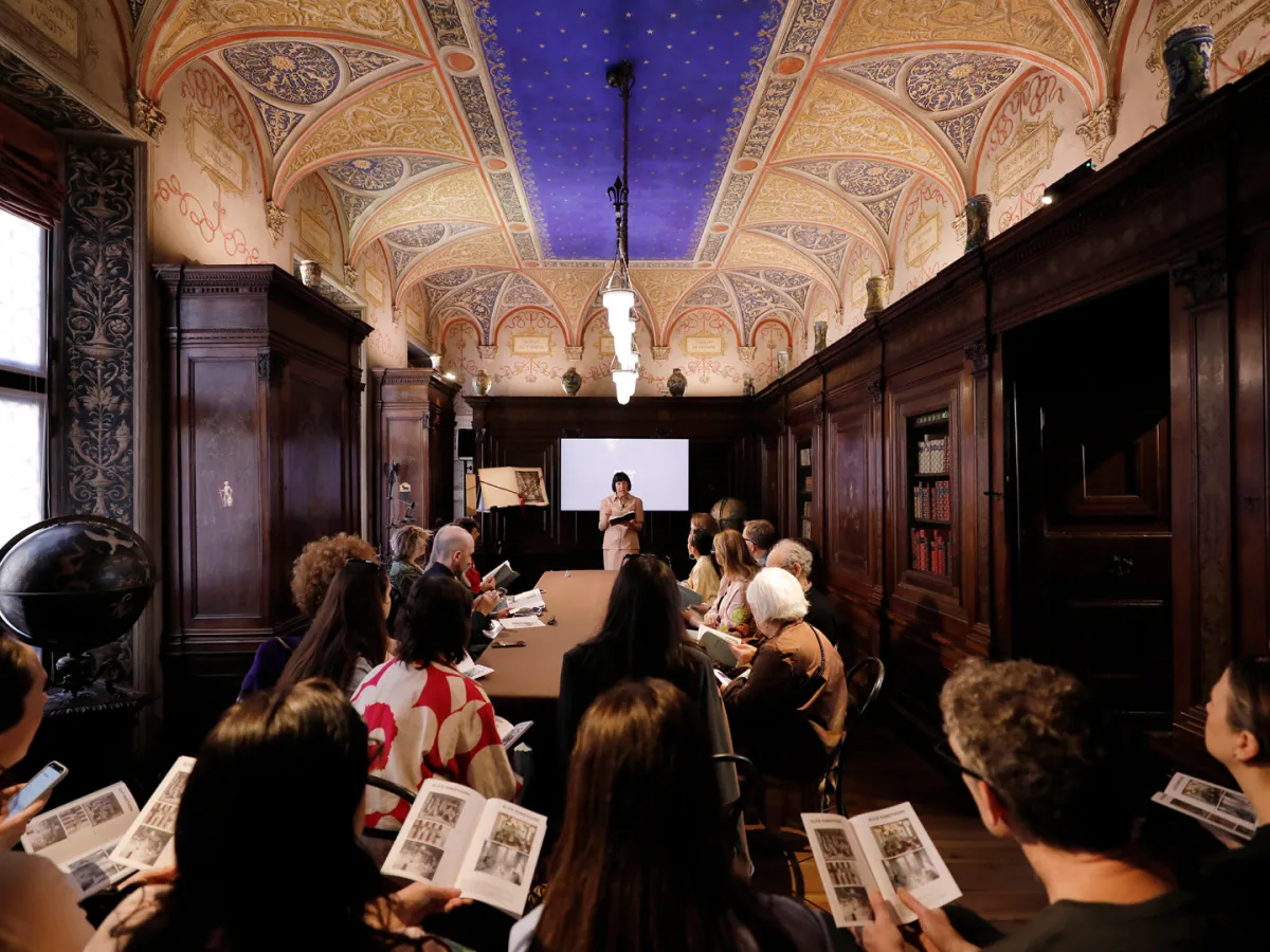 ندوة بعنوان Prada Frames Symposium: Being Home