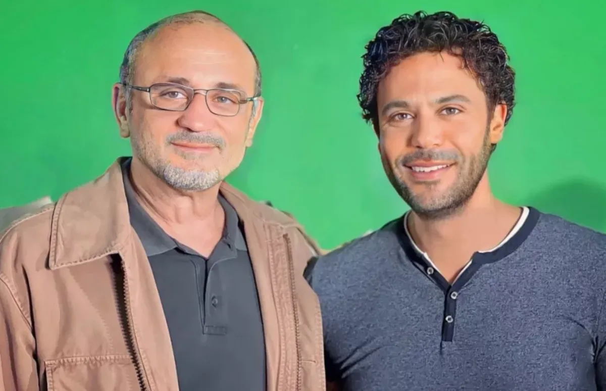 محمد إمام والمخرج شريف عرفة من كواليس تصوير فيلم "اللعب مع العيال" -الصورة من صفحة محمد إمام على "فيسبوك"