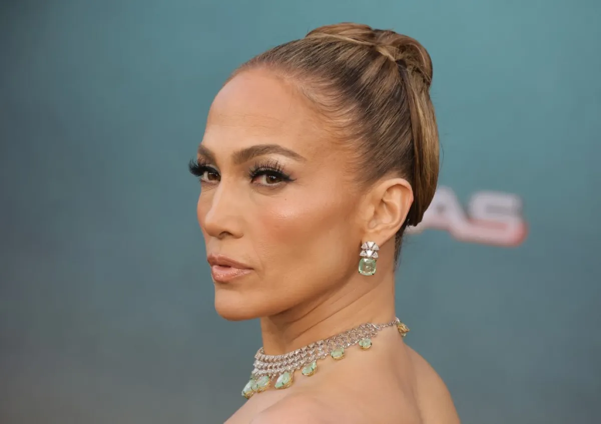 جينيفر لوبيز Jennifer Lopez في عرض فيلمها "Atlas" (مصدر الصورة: KEVIN WINTER / GETTY IMAGES NORTH AMERICA / Getty Images via AFP)