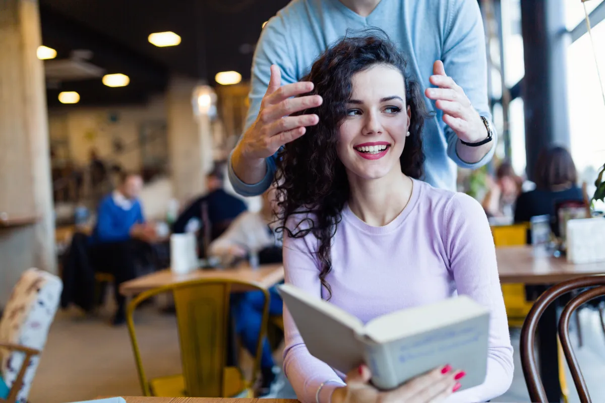  سيدتي تقدم لكِ كتباً تحكي أسرار وخفايا لغة الجسد.