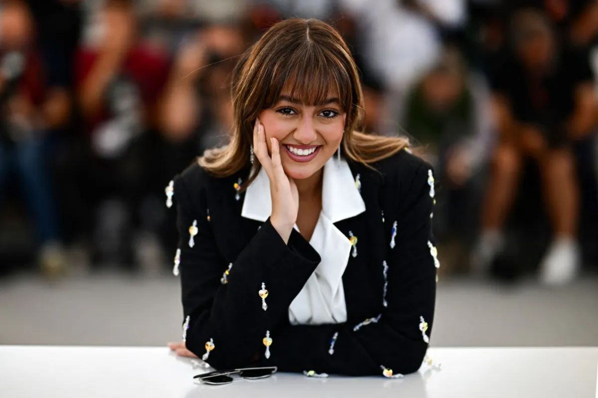 ماريا بحراوي في الدورة الـ77 لمهرجان كان السينمائي في كان بجنوب فرنسا (Maria Bahrawi at the 77th edition of the Cannes Film Festival in Cannes, southern France). مصدر الصورة: LOIC VENANCE / AFP