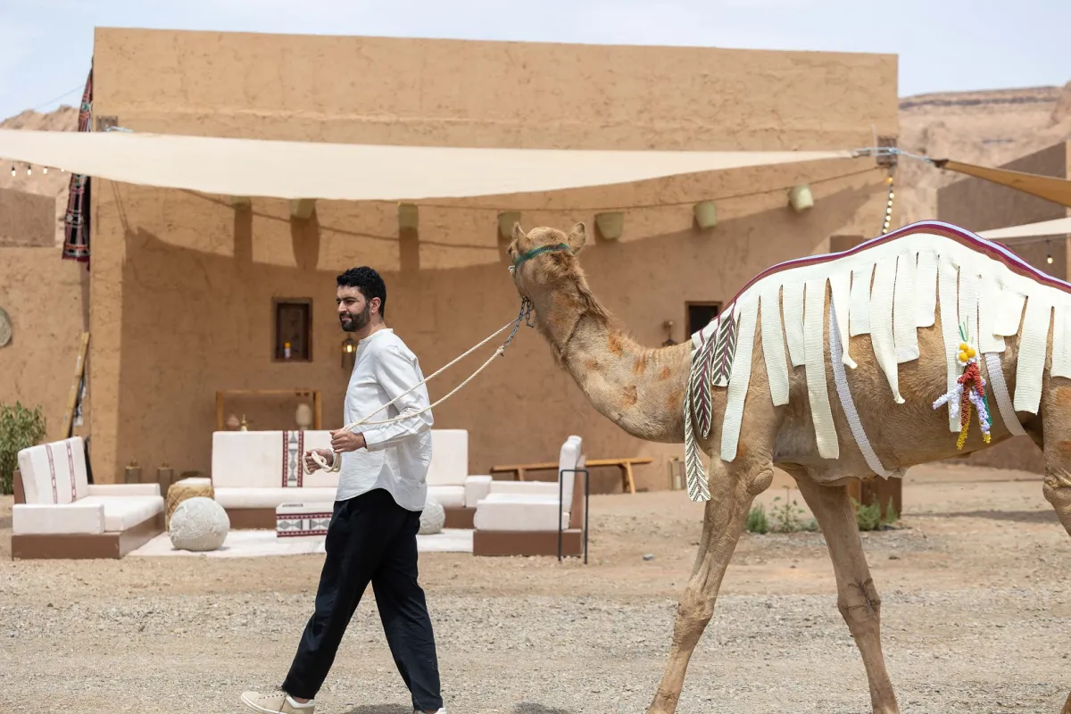 المصمم إسماعيل حطيط في العلا