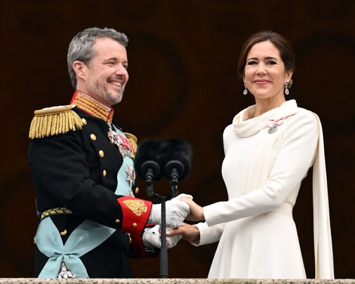 الملك فريدريك العاشر والملكة ماري في كوبنهاغن، الدنمارك (King Frederik X and Queen Mary in Copenhagen, Denmark). مصدر الصورة: Jonathan NACKSTRAND / AFP