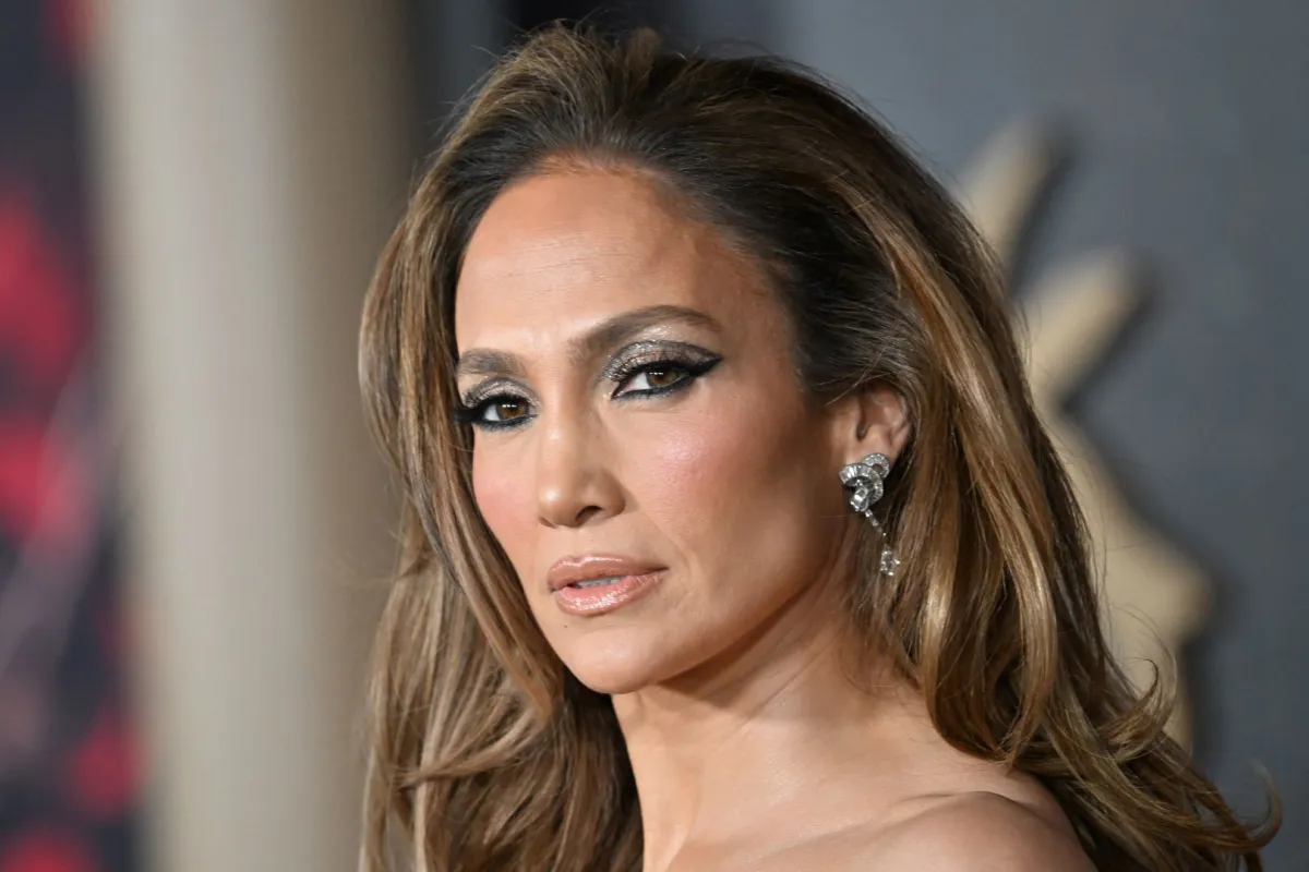 جنيفر لوبيز في مسرح دولبي في هوليوود، كاليفورنيا (Jennifer Lopez at the Dolby theatre in Hollywood, California). مصدر الصورة: Robyn BECK / AFP