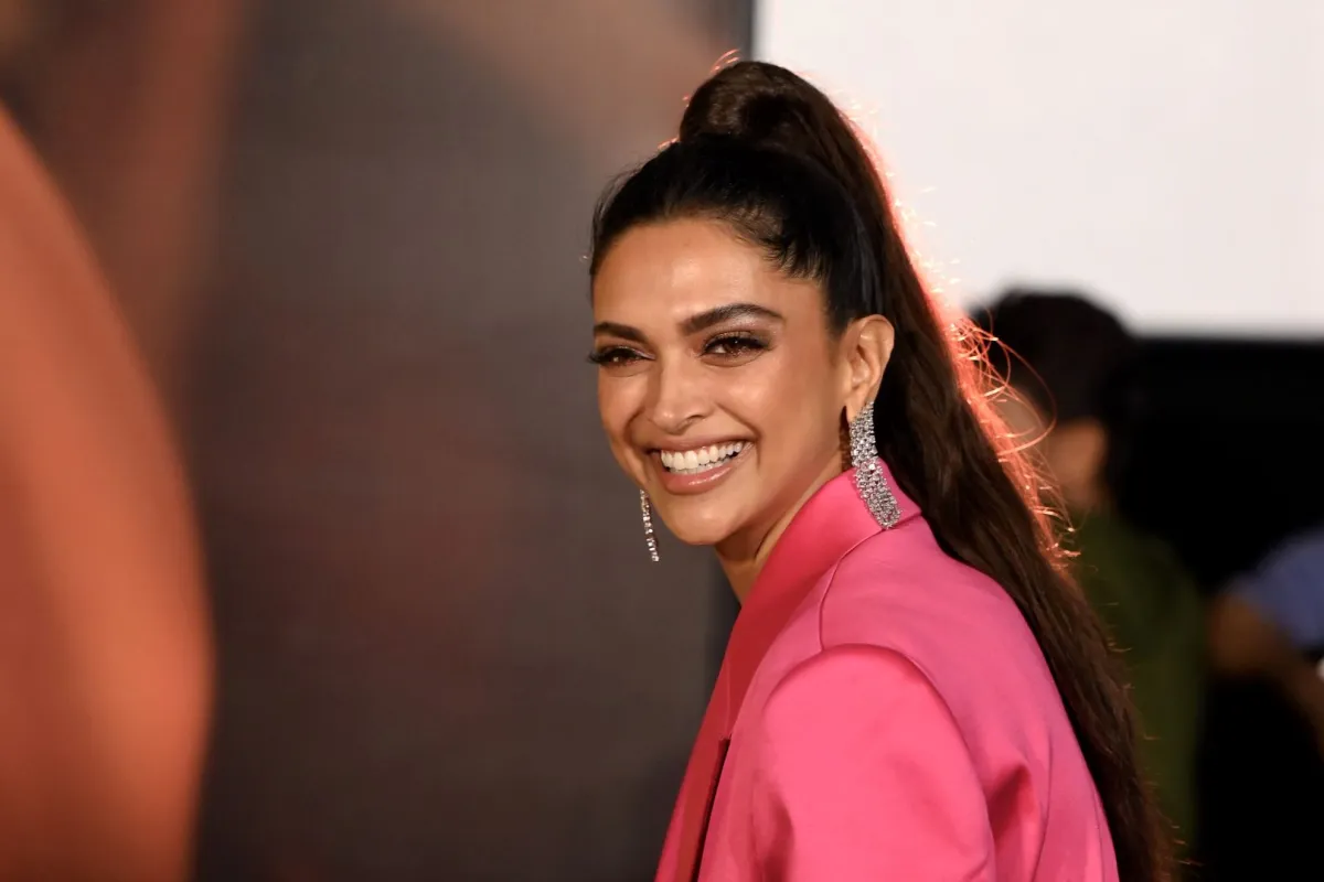 ديبيكا بادكون في مومباي (Deepika Padukone in Mumbai). مصدر الصورة: SUJIT JAISWAL / AFP