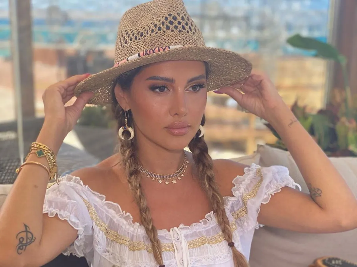 ياسمين رئيس بفستان أبيض - الصورة من حسابها على انستغرام 