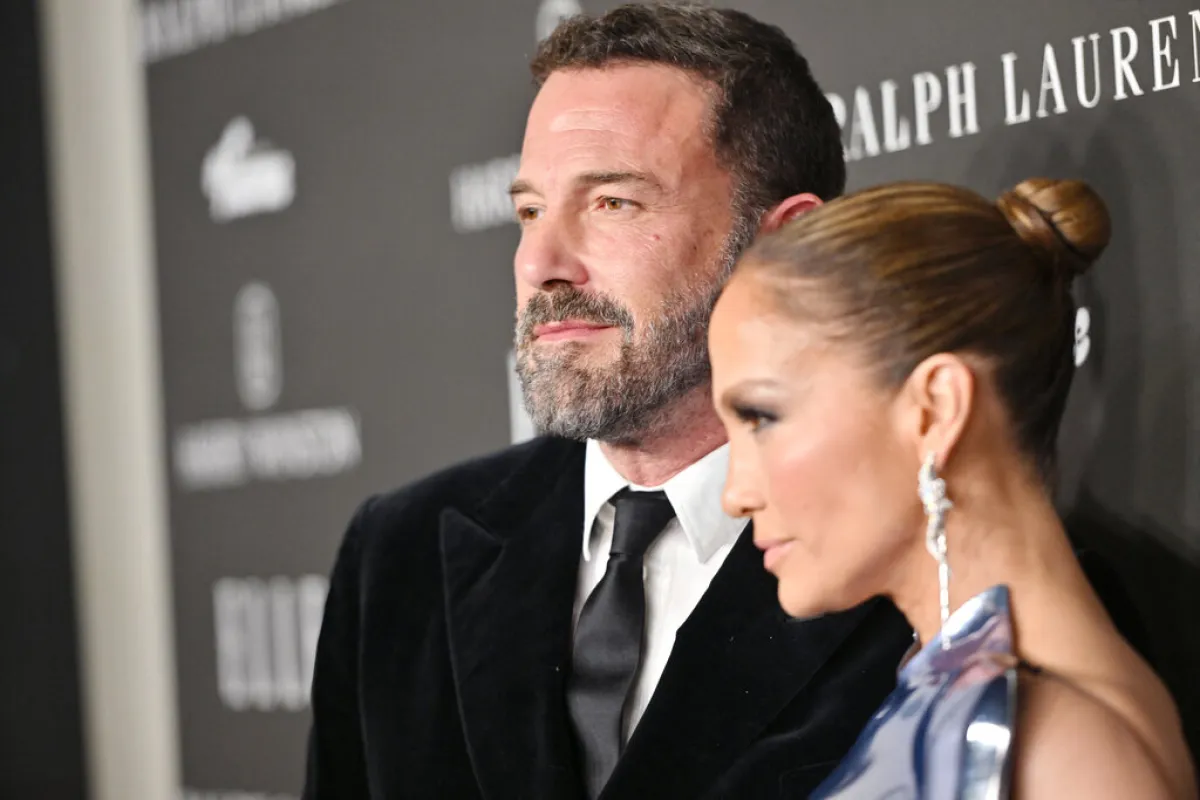 جينيفر لوبيز وبن أفليك  Ben Affleck and Jennifer Lopez في Nya Studios في مايو 2023 (مصدر الصورة: Charley Gallay / GETTY IMAGES NORTH AMERICA / Getty Images via AFP)