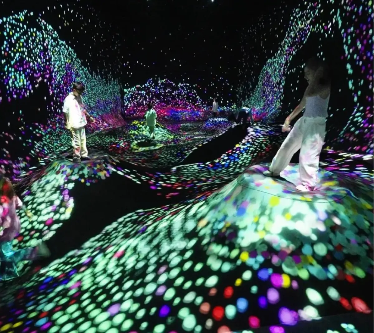 متحف "تيم لاب بلا حدود" لأول مرة في جدة التاريخية - الصورة من واس