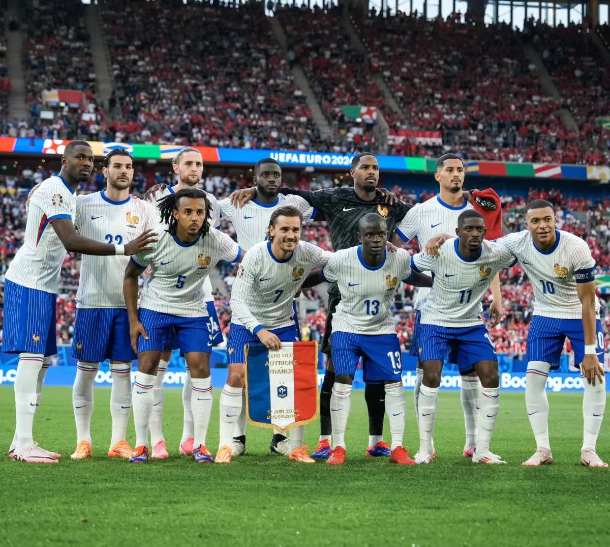 من لقاء اليوم 