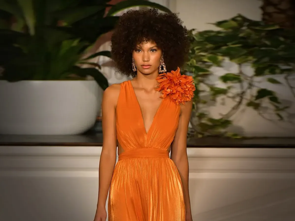 إطلالة من دينيس باسو Dennis Basso - الصورة من العلامة