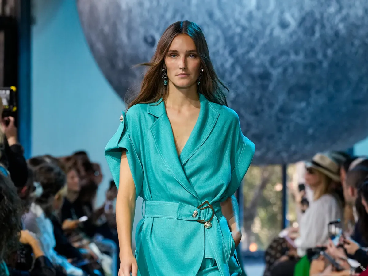 قميص من إيلي صعب Elie Saab - الصورة من Launchmetrics/Spotlight ©