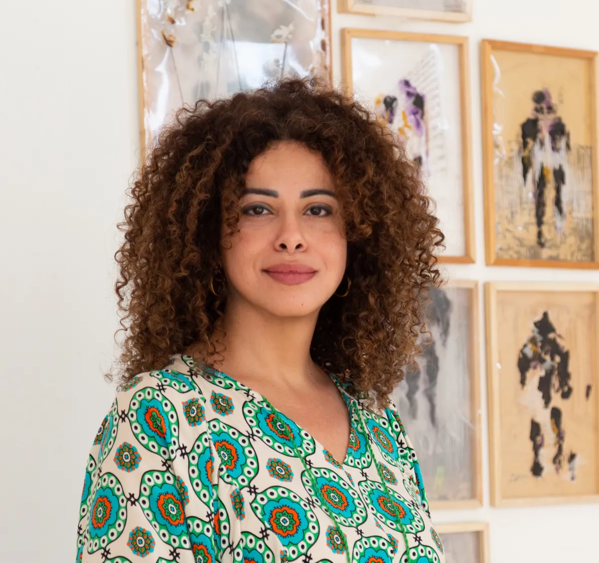 الفنانة منار علي حسن