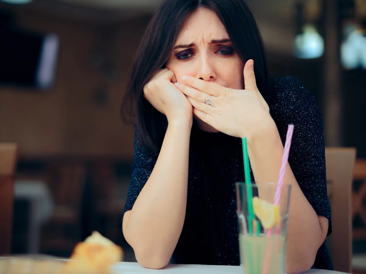 يمكن أن تُسبّب بعض الأطعمة والمشروبات الارتجاع الحمضي والحرقة المعوية