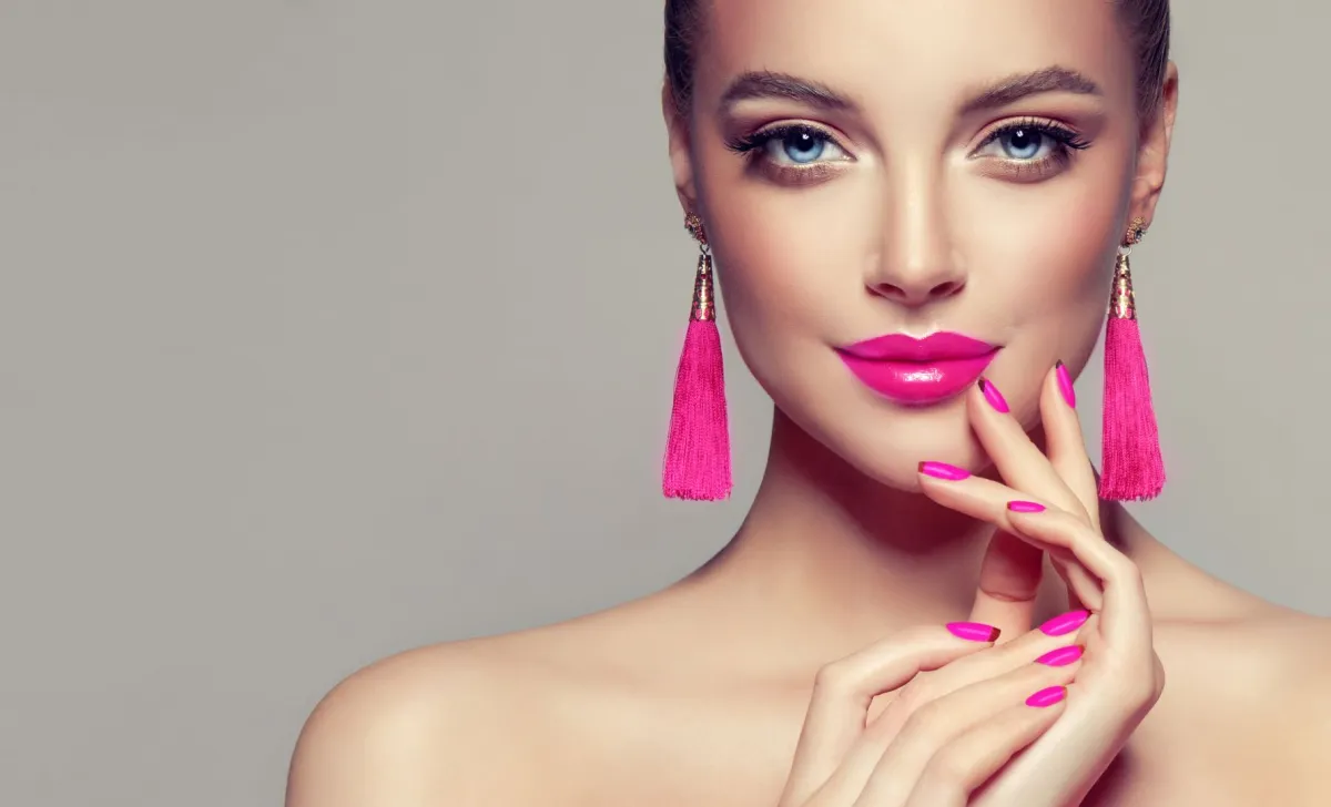 ألوان أحمر شفاه وردي