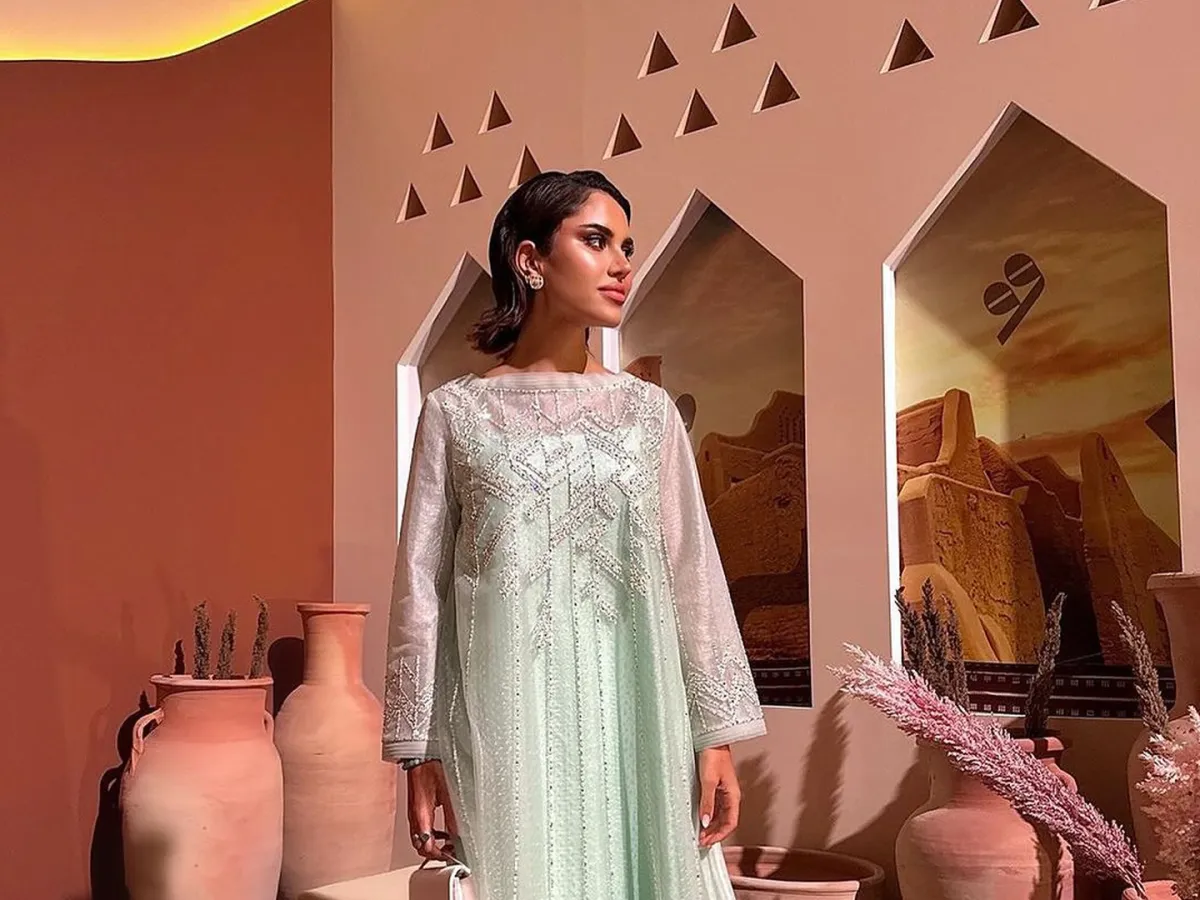 مدونة الموضة نجود الرميحي بقفطان من ماركة موزان Mauzan - الصورة من حساب الماركة على إنستغرام