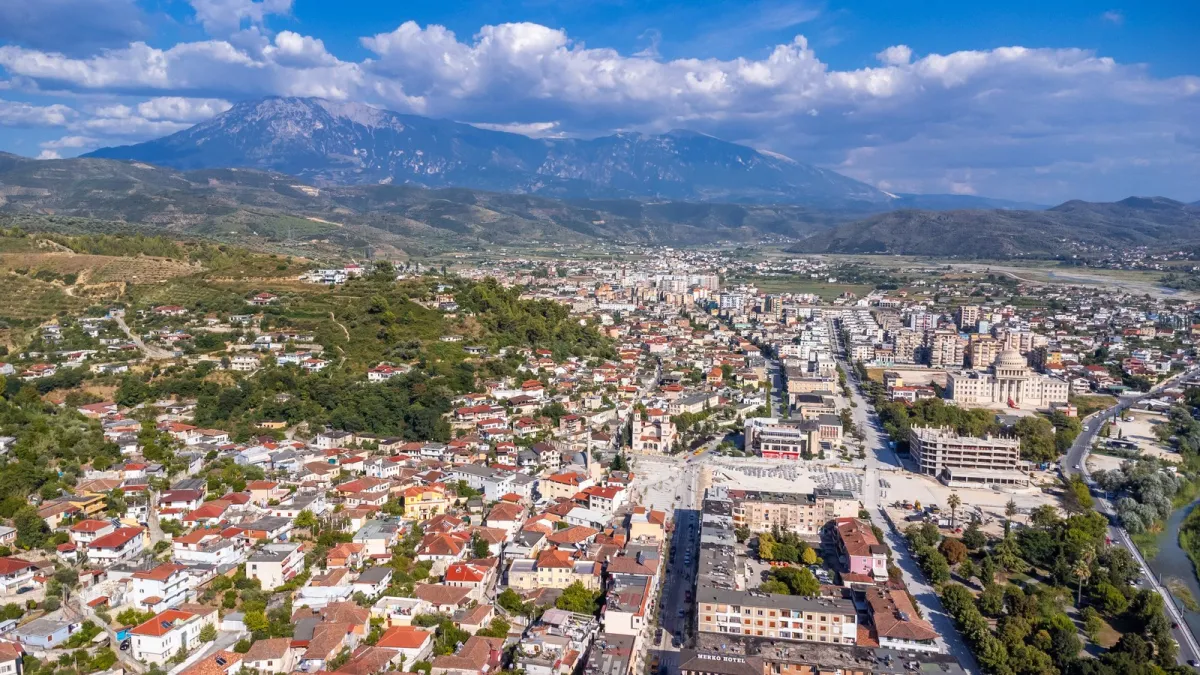 بيرات وجهة جذابة تقع في جنوب وسط ألبانيا