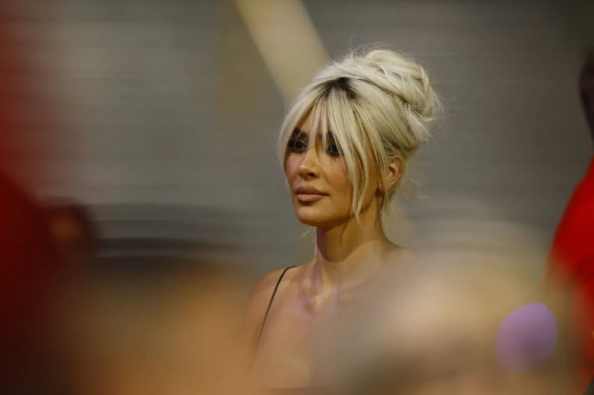 كيم كارداشيان في لونج بيتش، كاليفورنيا (Kim Kardashian in Long Beach, California). مصدر الصورة: Ronald Martinez/Getty Images/AFP