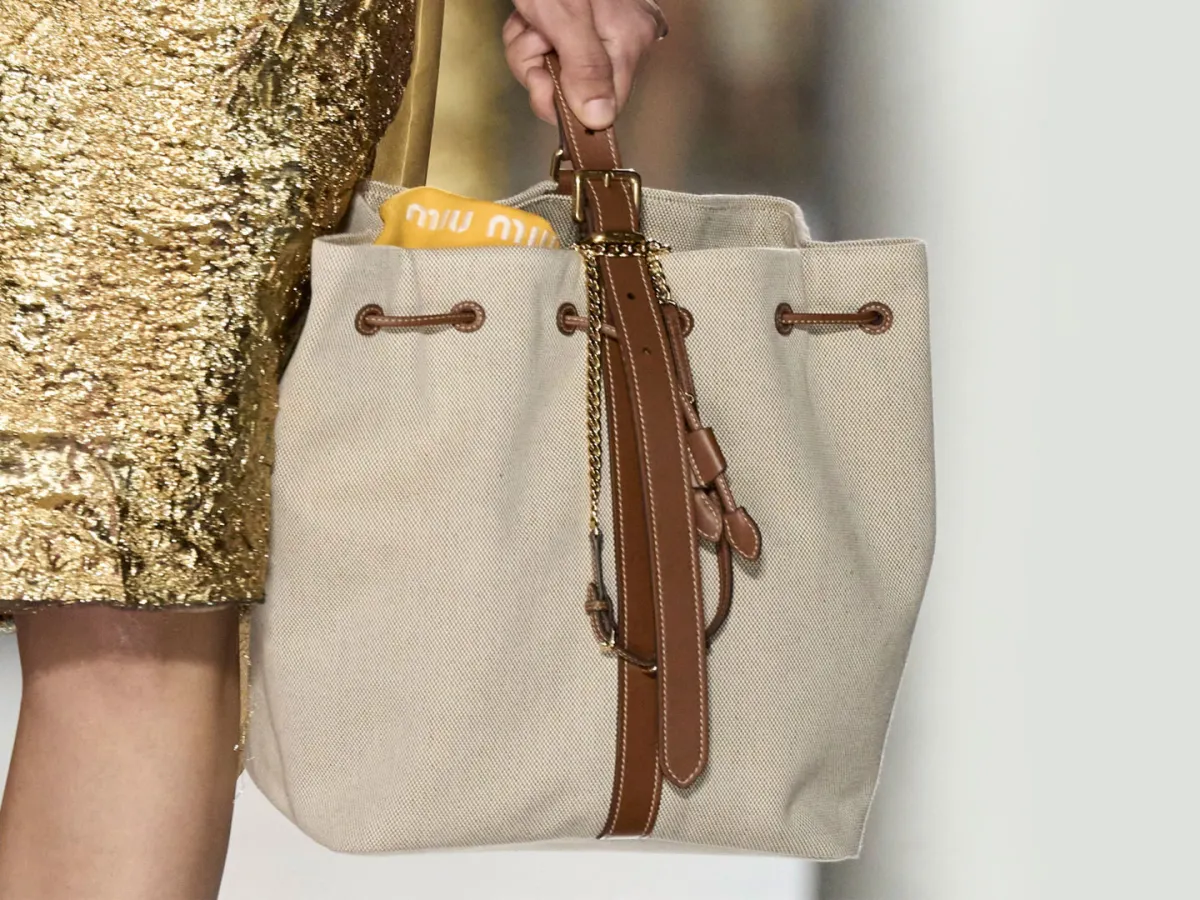 حقيبة من ميو ميو Miu Miu - الصورة من Launchmetrics/Spotlight ©