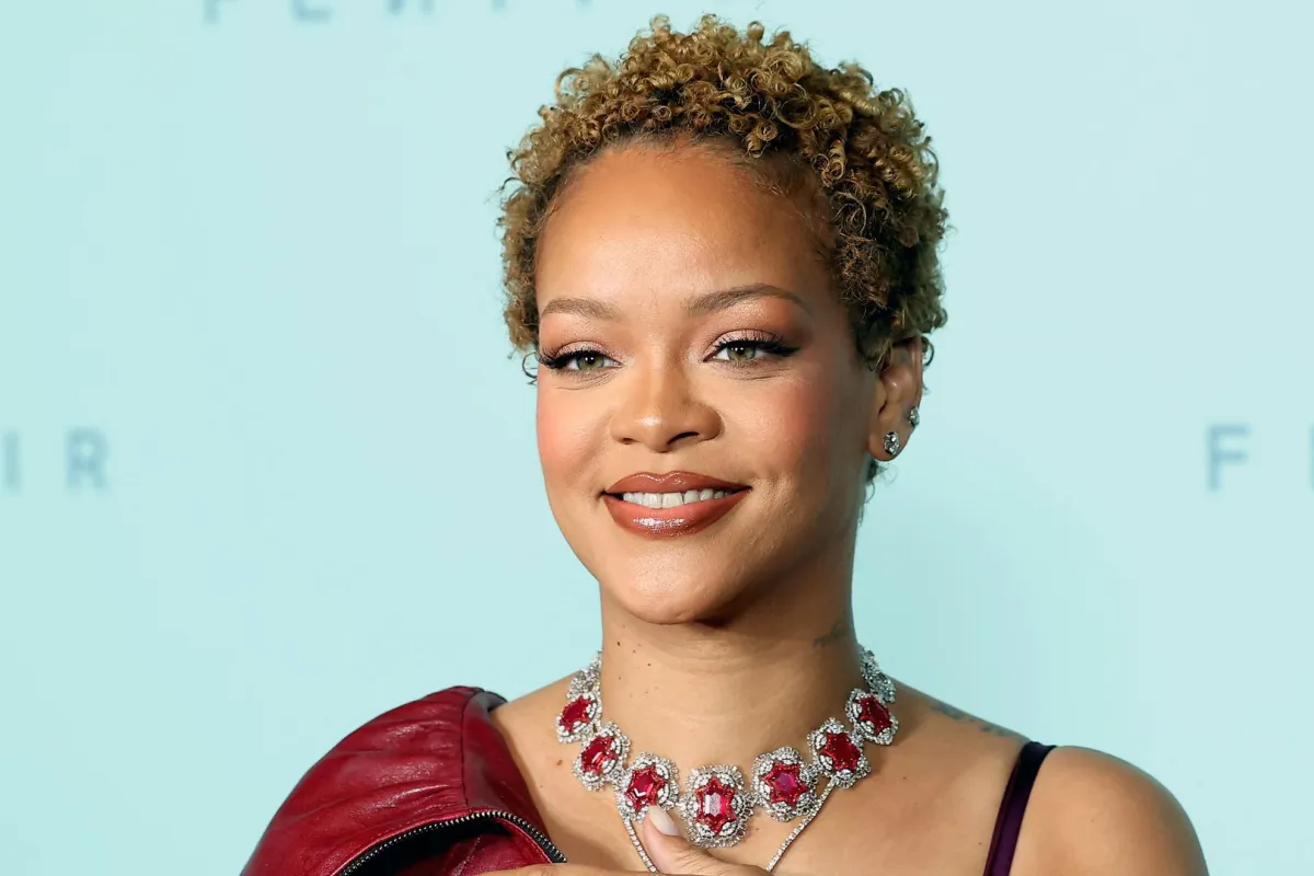 ريهانا في أستوديوهات نيا في لوس أنجلوس، كاليفورنيا (Rihanna at Nya Studios in Los Angeles, California). مصدر الصورة: Leon Bennett/Getty Images/AFP