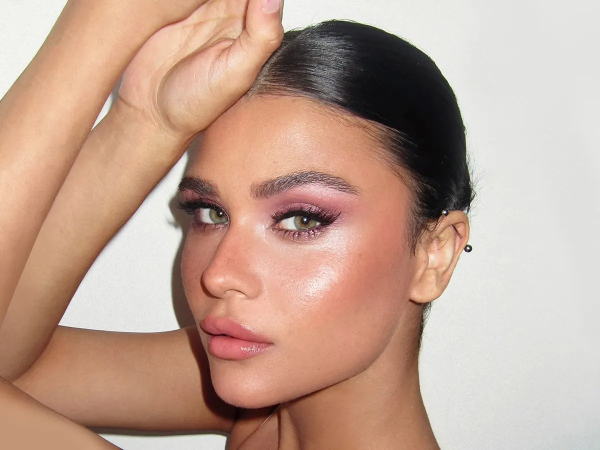 مكياج زهري- الصورة من المصدر