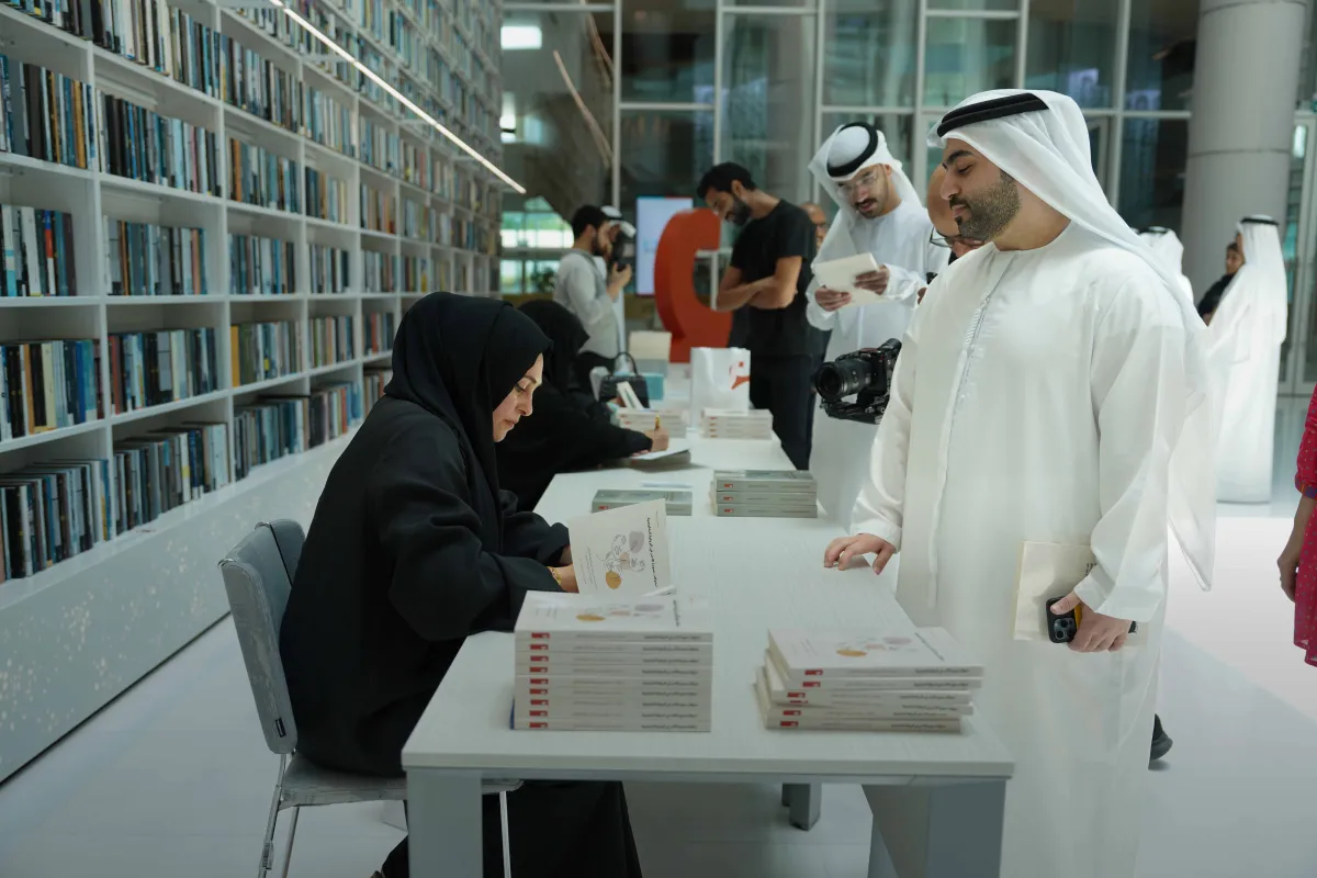 جانب من توقيع الرسائل البحثية 