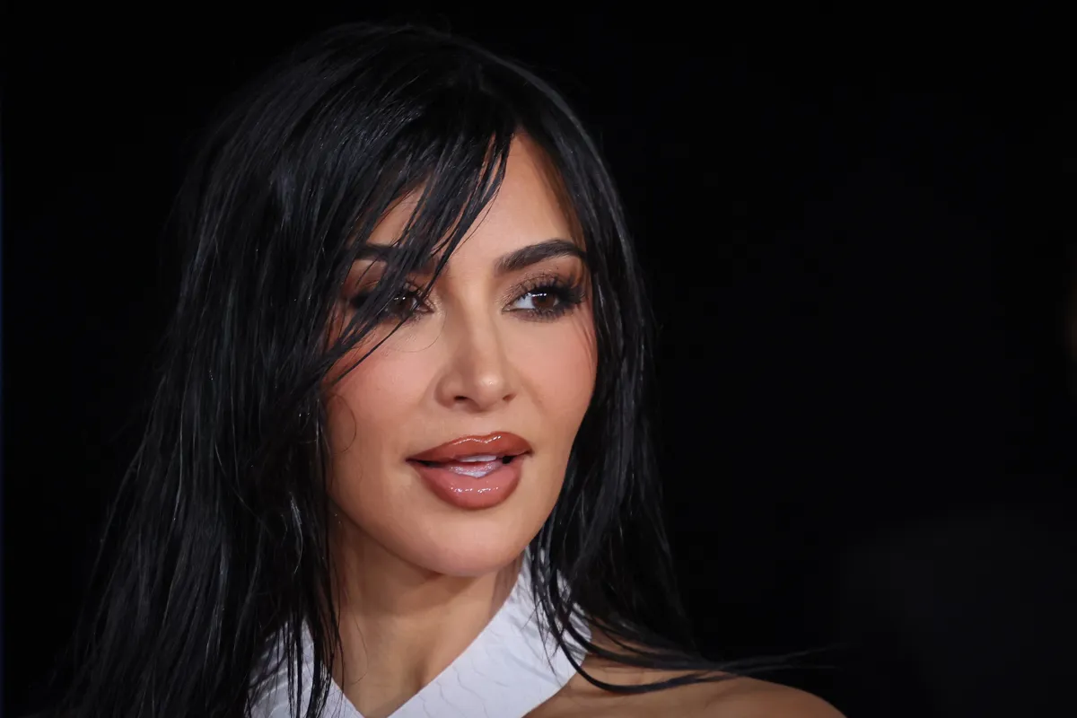 كيم كارداشيان من حفل توزيع جوائز the Tenth Breakthrough (Kim Kardashian arrives at the Tenth Breakthrough Prize Ceremony at the Academy Museum of Motion Pictures in Los Angeles) مصدر الصورة ETIENNE LAURENT / AFP