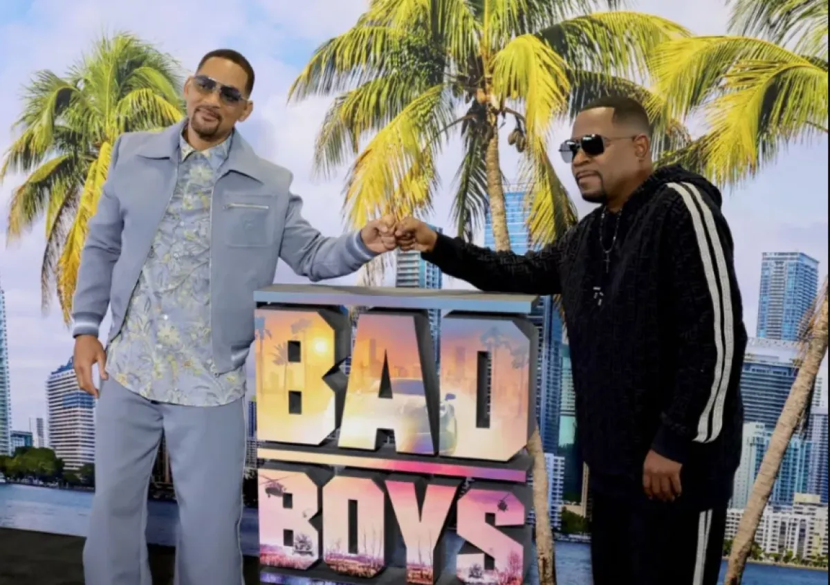 ويل سميث ومارتن لورانس في مركز تجربة بورشه في لوس أنجلوس - كاليفورنيا (Will Smith and Martin Lawrence at Porsche Experience Center Los Angeles in Los Angeles, California) -مصدر الصورة: Kevin .Winter/Getty Images/AFP