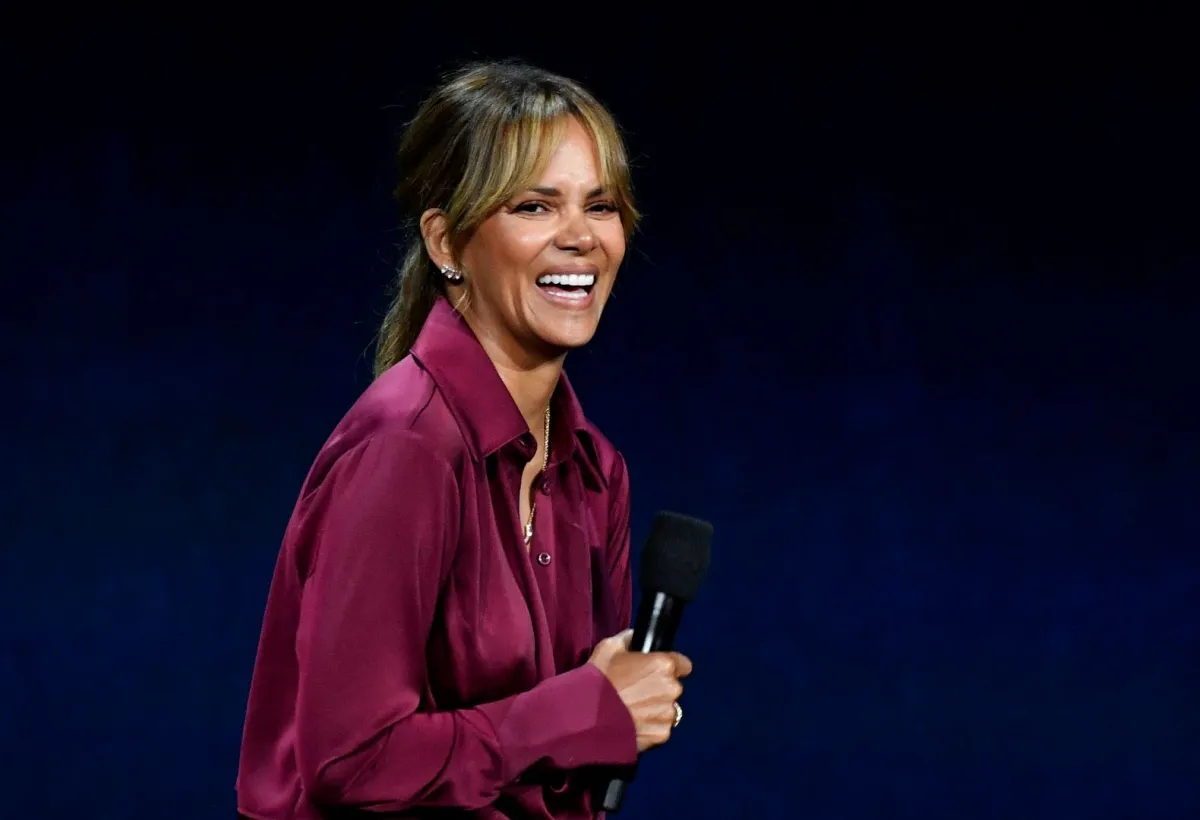 هالي بيري في الكولوسيوم في قصر سيزار في لاس فيغاس، نيفادا (Halle Berry at The Colosseum at Caesars Palace in Las Vegas, Nevada). مصدر الصورة: VALERIE MACON / AFP