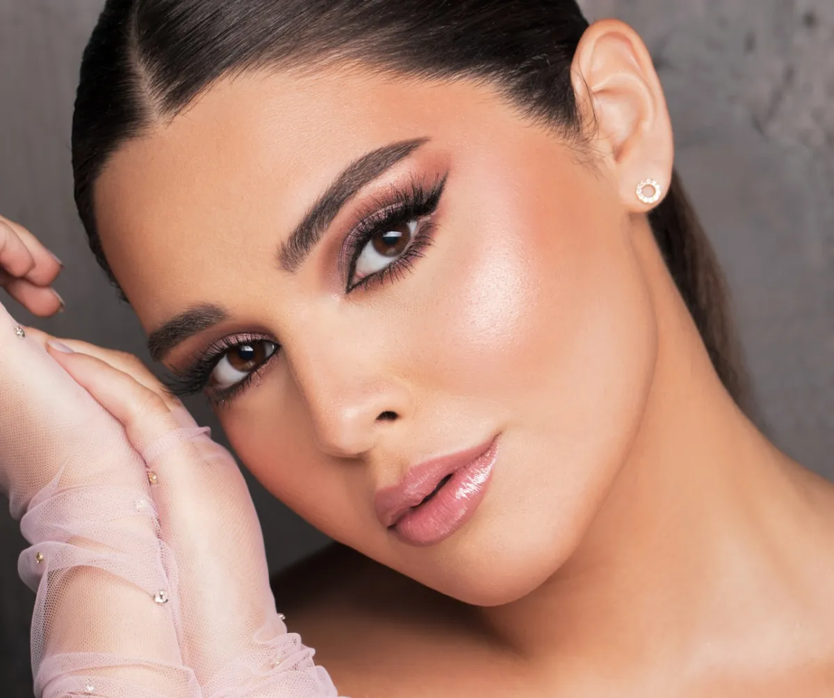 مكياج صيفي بأنامل هالة حجم