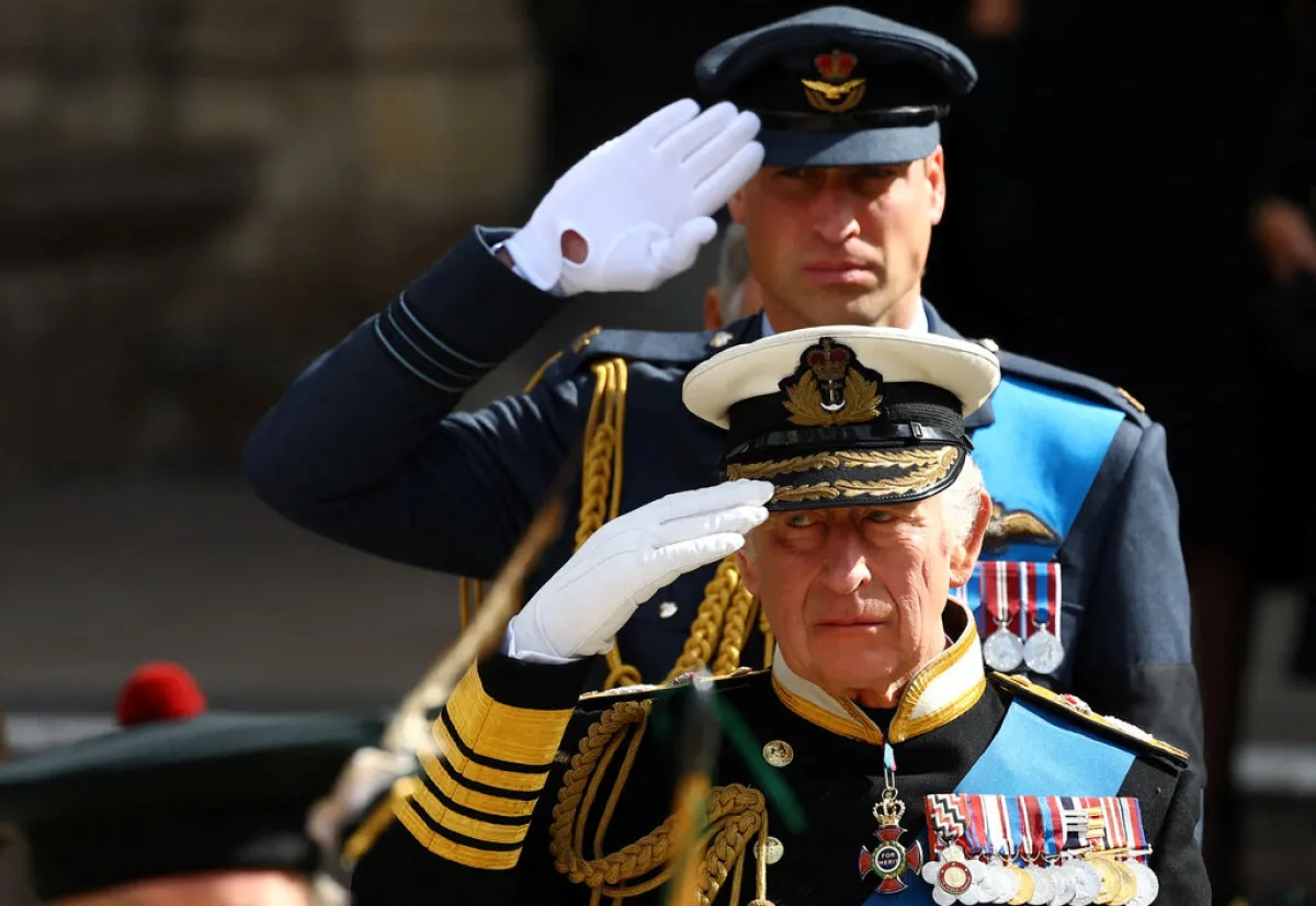 الملك تشارلز والأمير ويليام King Charles III and William, Prince of Wales  في جنازة الملكة إليزابيث (مصدر الصورة: HANNAH MCKAY / POOL / AFP)