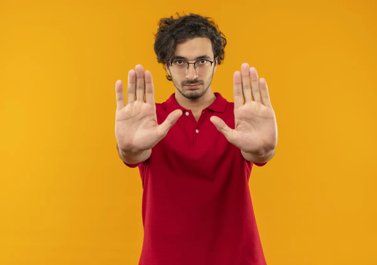  متى يجب أن ترفض المهام في العمل؟ - المصدر: freepik by stockking