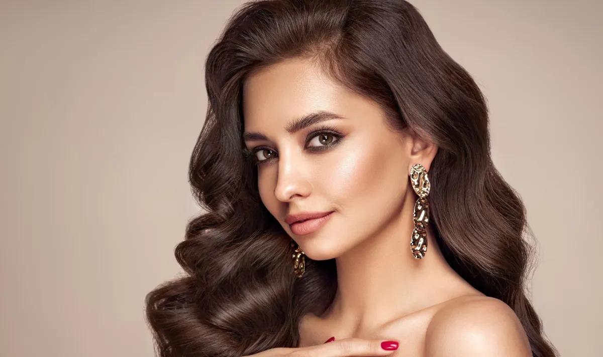 مكياج مناسب للبشرة البرونزية