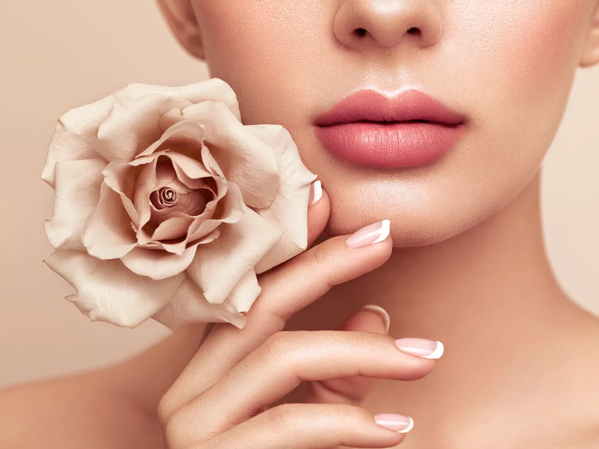 أفضل زيوت طبيعية تساعد في علاج جفاف الشفاه