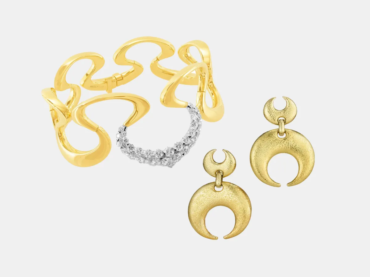 مجوهرات على شكل القمر 