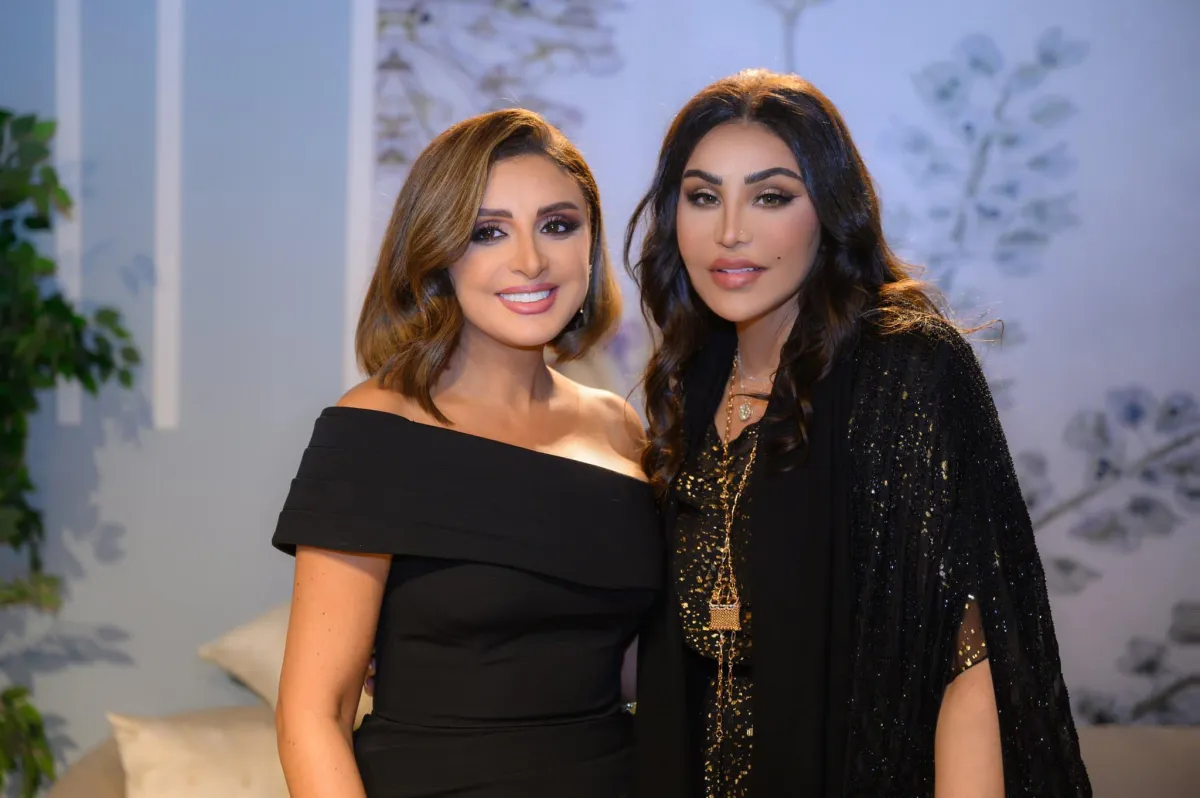 أحلام وأنغام - الصورة من صفحة أحلام على الفيس بوك