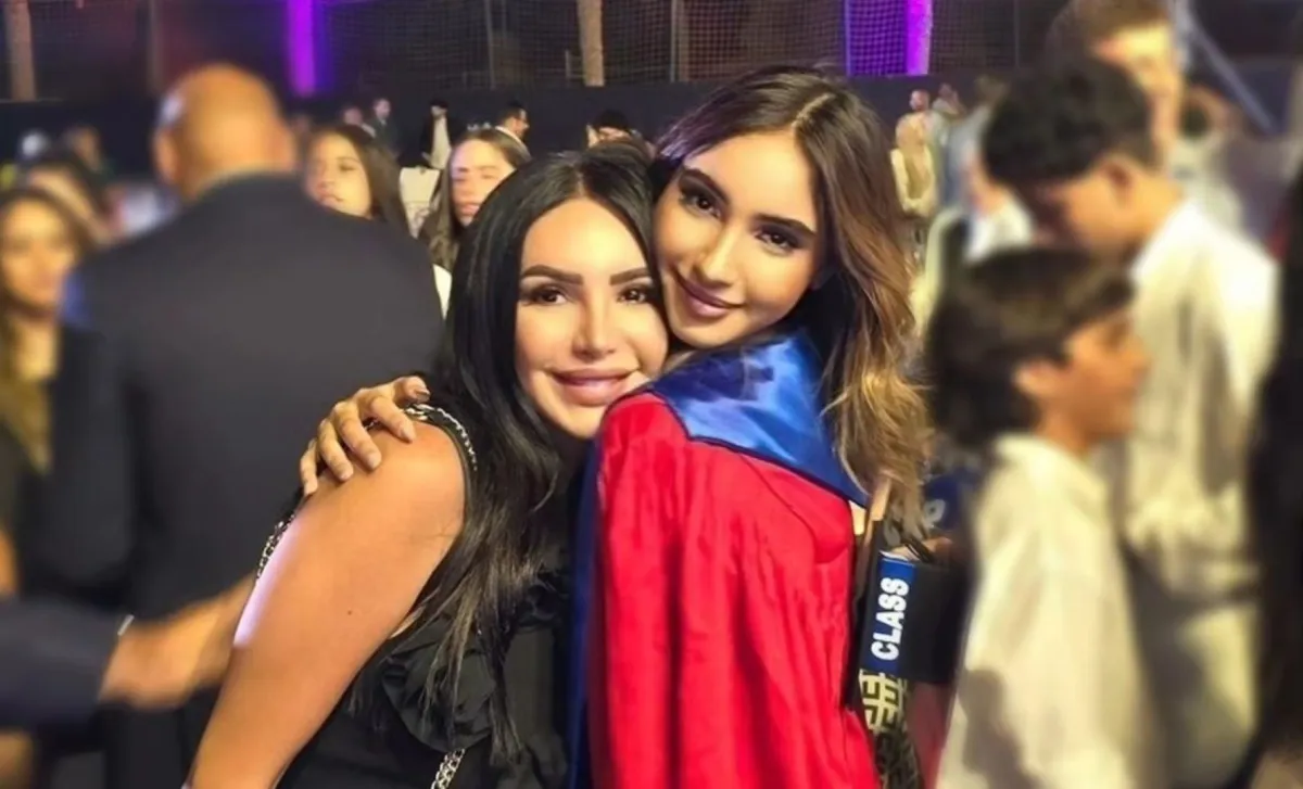 إنجي علاء وابنتها جنى من حفل تخرجها - الصورة من حسابها على إنستغرام