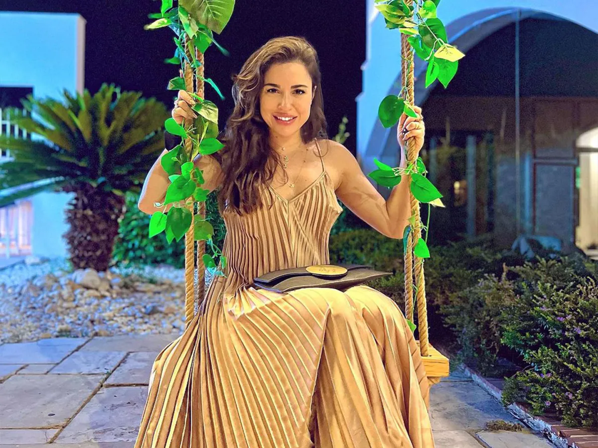 إطلالات جمالية من سارة أبي كنعان لمناسبة زفافها