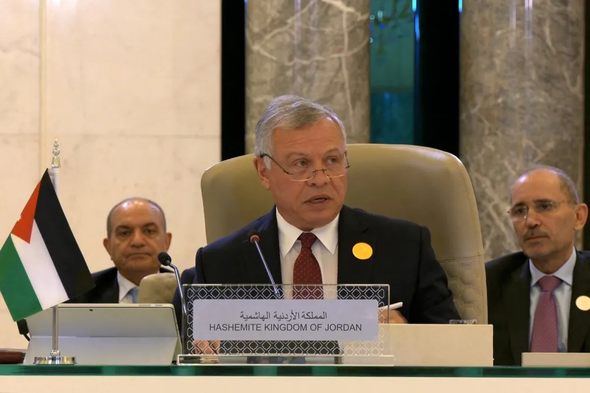 ملك الأردن عبدالله الثاني خلال انعقاد القمة العربية في جدة (مصدر الصورة: Jordanian Royal Palace / AFP)