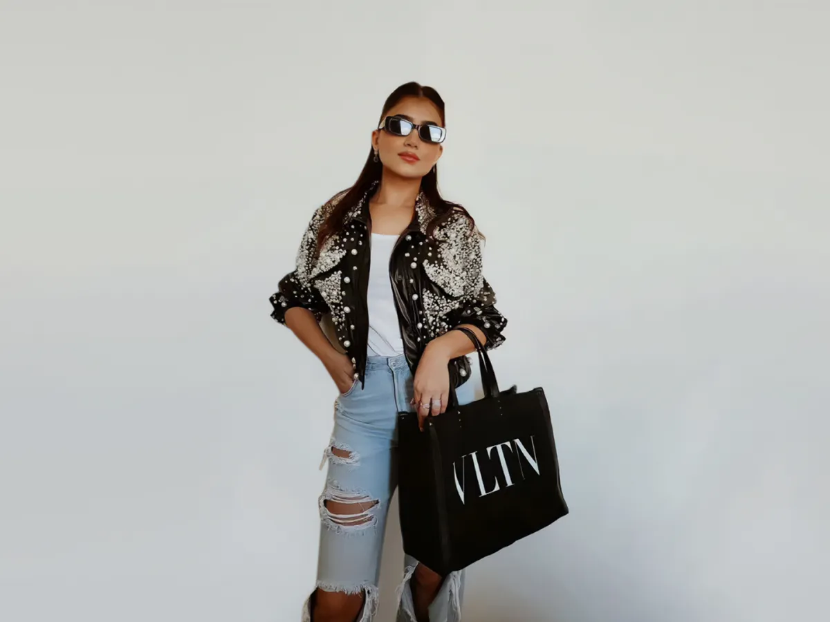 مي عمر بالجينز- الصورة من حسابها الرسمي على انستغرام