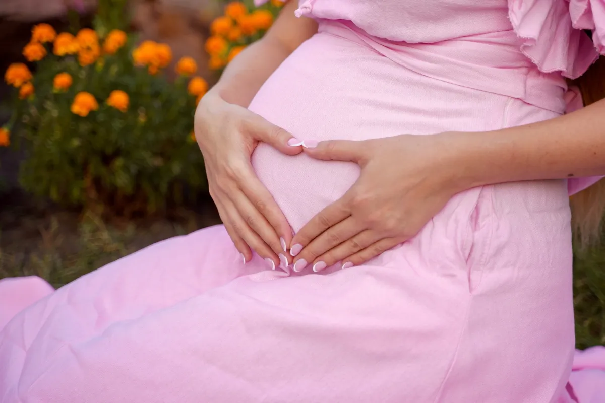 اللون الزهري الذي يدل على الحمل ببنت